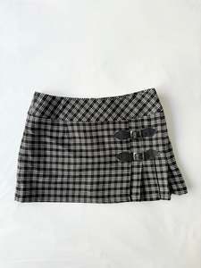 Sale: 00’s Plaid buckle mini skirt | Size 6