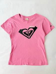 Tops: 00’s Roxy pink logo tee | Size medium