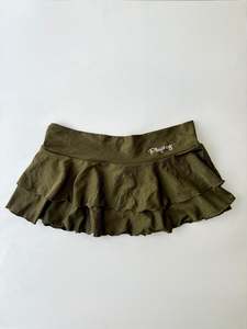 Staff Picks: 00’s Khaki ruffle micro skirt | Size 8-10