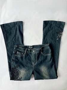 Staff Picks: 00’s Bootcut beaded jeans | Size 10
