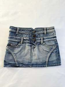 Sale: 00’s High waisted denim skirt | Size 8