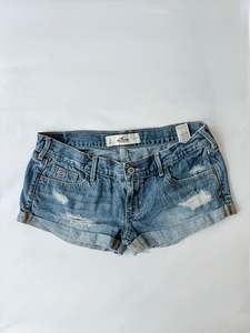 00’s Low rise Hollister distressed shorts | Size 12