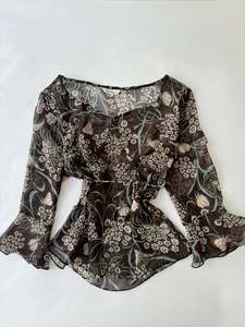 Frontpage: 00’s Tie blossom flared top | Size large