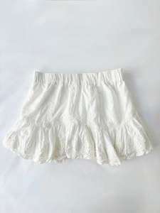 Staff Picks: 00’s Begum white mini skirt | Size 10-12