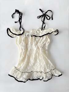 Staff Picks: 00’s Liz Lisa off the shoulder top | Size 8