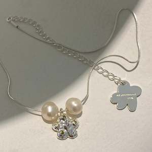 Cooperates: Unique Design - Stellar Pearl Radiance Choker