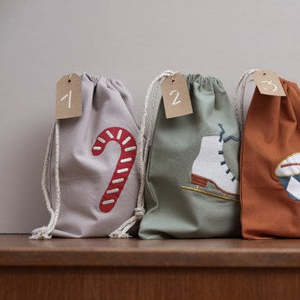 G I F T W R A P C A R D S: Christmas Gift Bag | Beige | Candycane