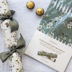Dining: Christmas Cracker Kit - A Christmas Garden | 10pk