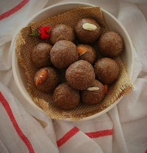 Products: Flax Seeds Balls (Alsi Pinni)