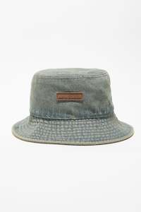 Hats Beanies: DENIM BUCKET HAT IN BLUE/BEIGE, SS24