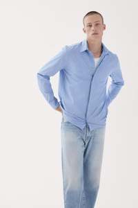 RIDGE IN SKYTRAIN, W25