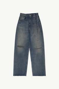 DISTRESSED JEAN IN GREY BLUE, SS25