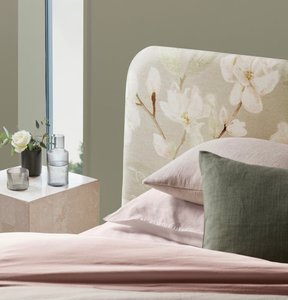Accessories: PUFF HEADBOARD