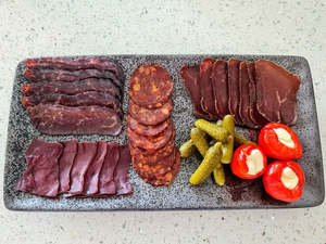 ZAROA CHARCUTERIE BOARD