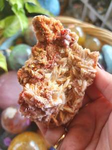 Vanadinite on Barite