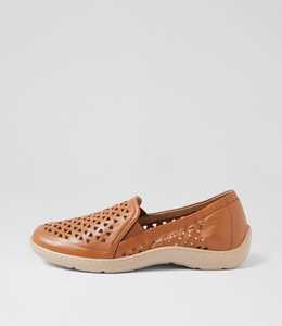 Products: Wavada Xf Tan Almond Leather Loafers by Ziera