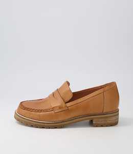 Products: Metters W Tan Leather Loafers by Ziera