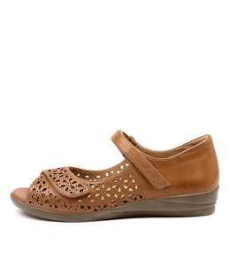 Products: Daffodil W Tan Leather by Ziera