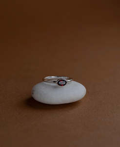 Mon Petit Stacker Ring - 925 Sterling Silver, Oval Garnet