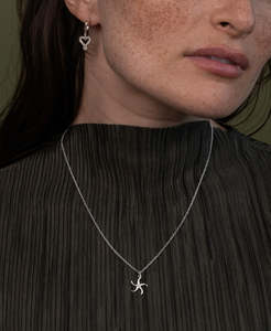 Silver Necklaces: Starfish Necklace - 925 Sterling Silver
