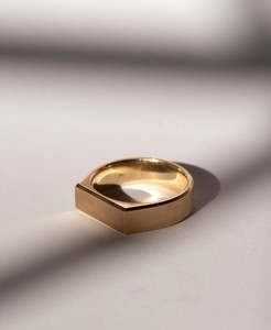 Signet Rings: Eterno Band - 9k Yellow Gold