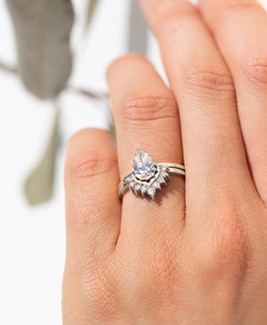 Graduated Iris Wedding Band - Platinum, Diamond