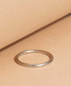 Platinum: Gracie Band 1.5mm - Platinum