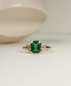Bespoke 260 - 18k Yellow Gold, Emerald