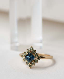 All: One of a Kind 285 - 18k Yellow Gold, Green Sapphire