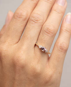 Rings: Limited Edition 211 - 9k Yellow Gold, Garnet