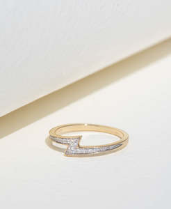 10th Anniversary: Zap Ring - 9k Yellow Gold, Diamond