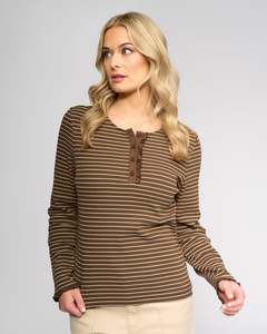 Tops: Vassalli Field Top Chocolate/Oat