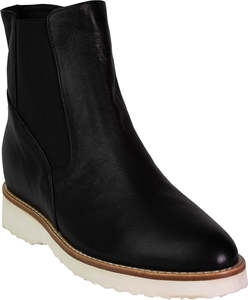 Shoes: Hinako Stockholm black